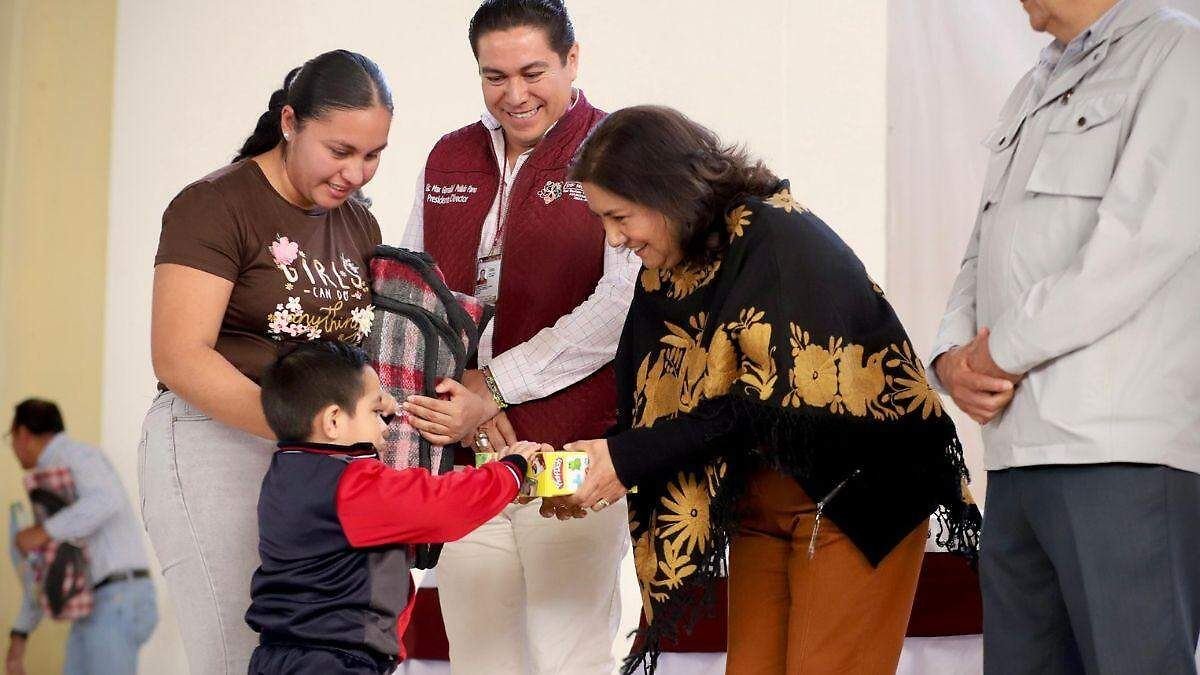 DIF Hidalgo Impulsa Bienestar en la Sierra: Entrega de Cobijas, Juguetes y Despensas por Edda Vite